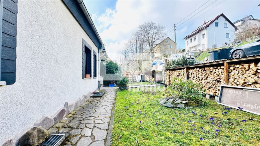 Gepflegtes Raumwunder in idyllischer Lage - Modernisiertes Einfamilienhaus Garagen / Garten - Vorgarten